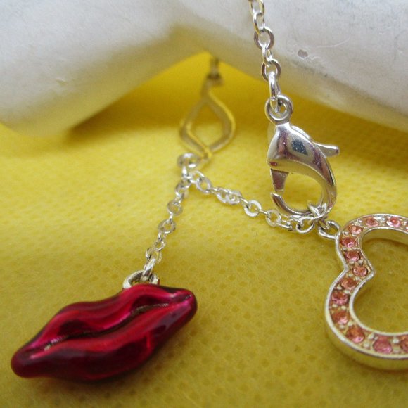 Avon Lips Heart Bracelet Avon Enamel Lips Rhinestone Heart Bracelet Red Enamel - Picture 2 of 13